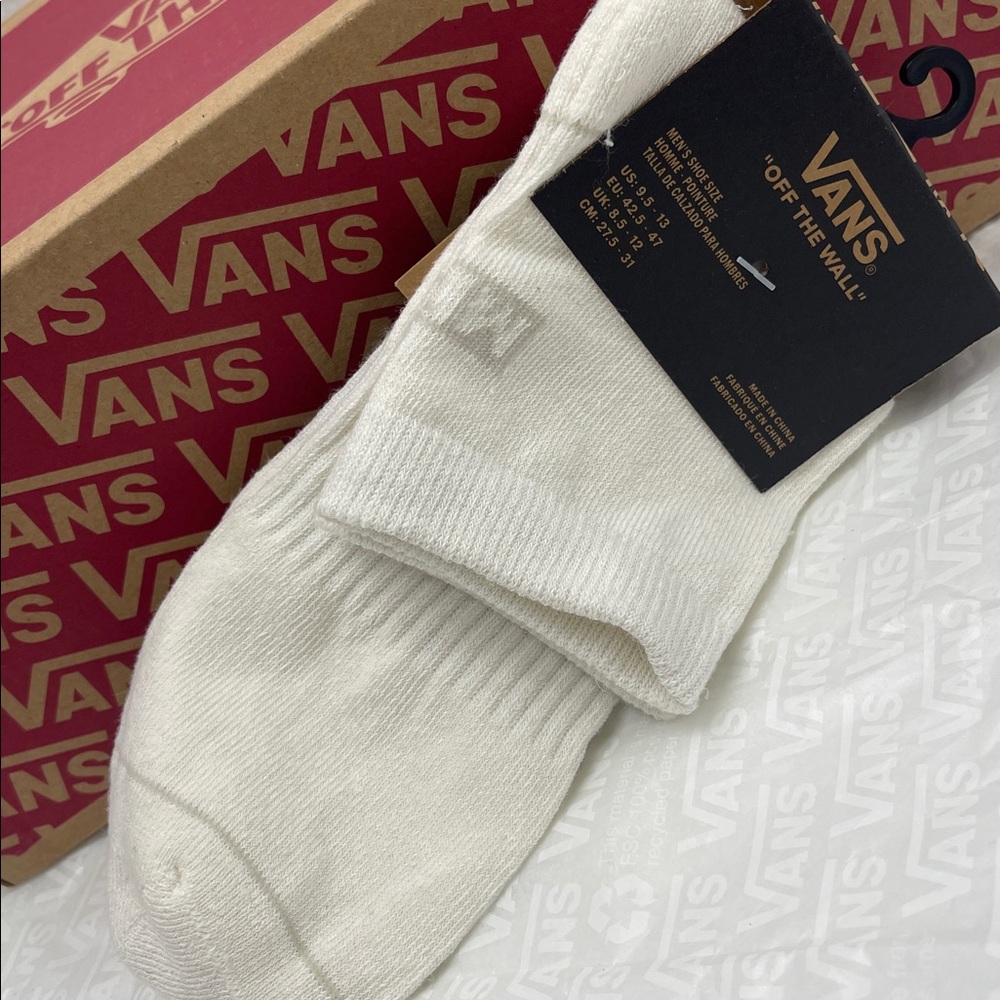 VANS. HALF CREW
HAUTEUR CHENLE CALCETIN DE MEDIA CAÑA
"OFF THE WALL"
1 pair - Picture 15 of 16